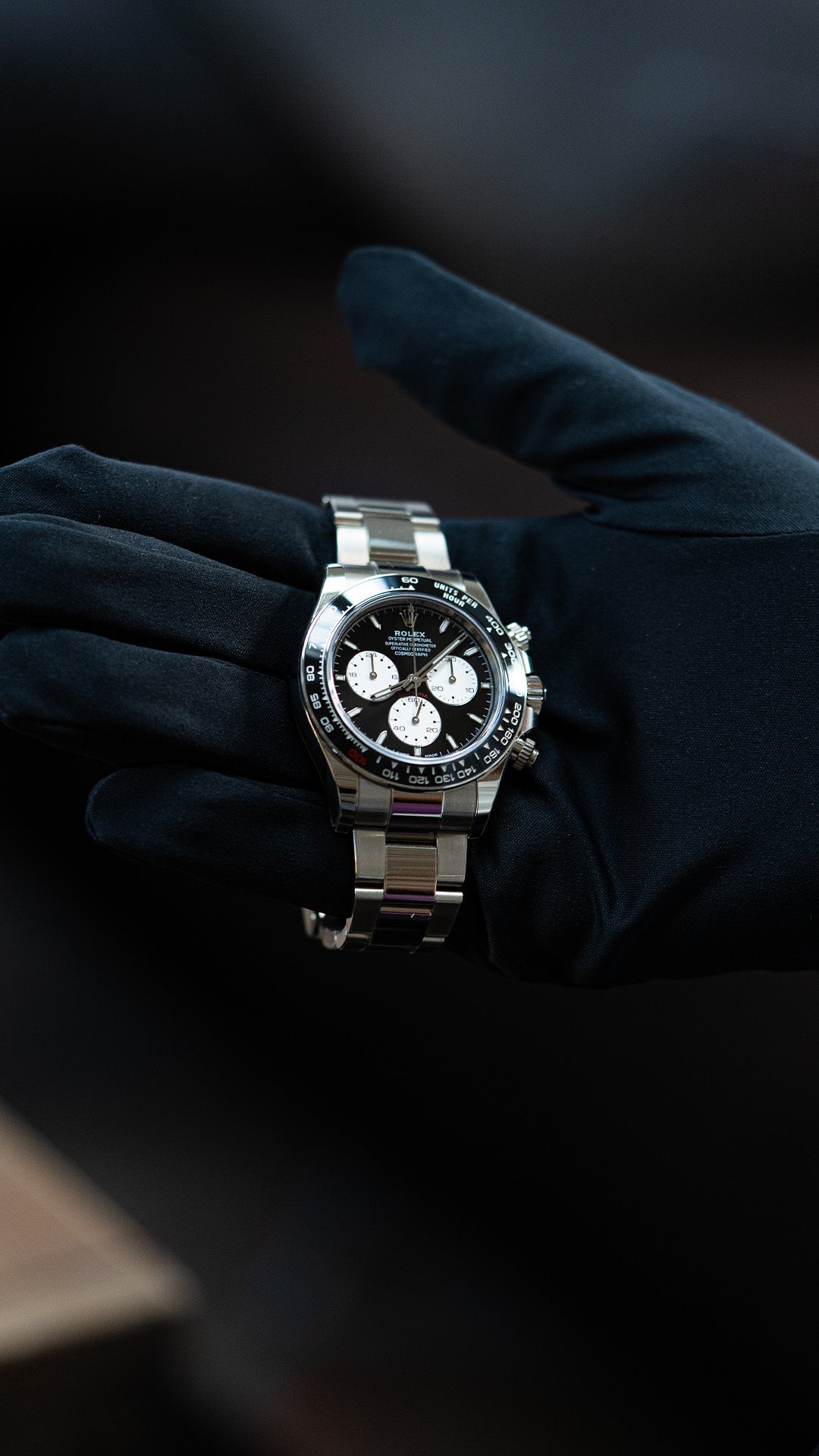 Rolex Daytona 126529 „Le Mans“ auf schwarzem Handschuh