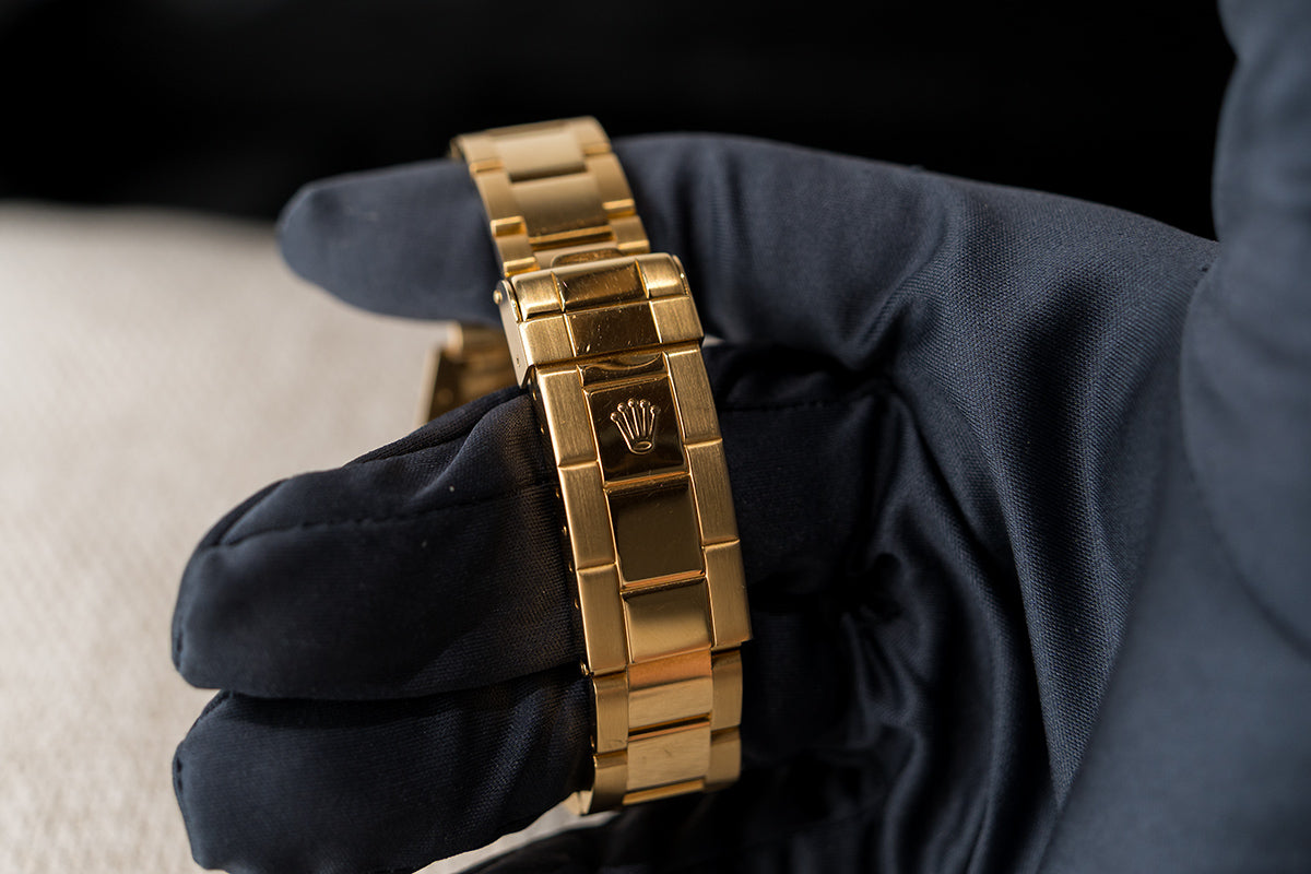 Rolex Submariner Date 16618 – Gelbgold, blaues Zifferblatt, Fullset – Schliesse