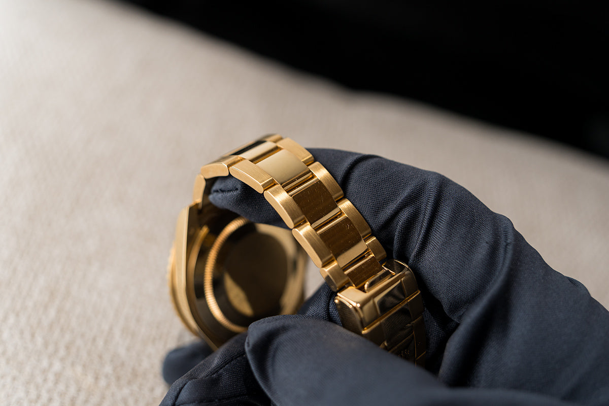 Rolex Submariner Date 16618 – Gelbgold, blaues Zifferblatt, Fullset – Bandglieder innen